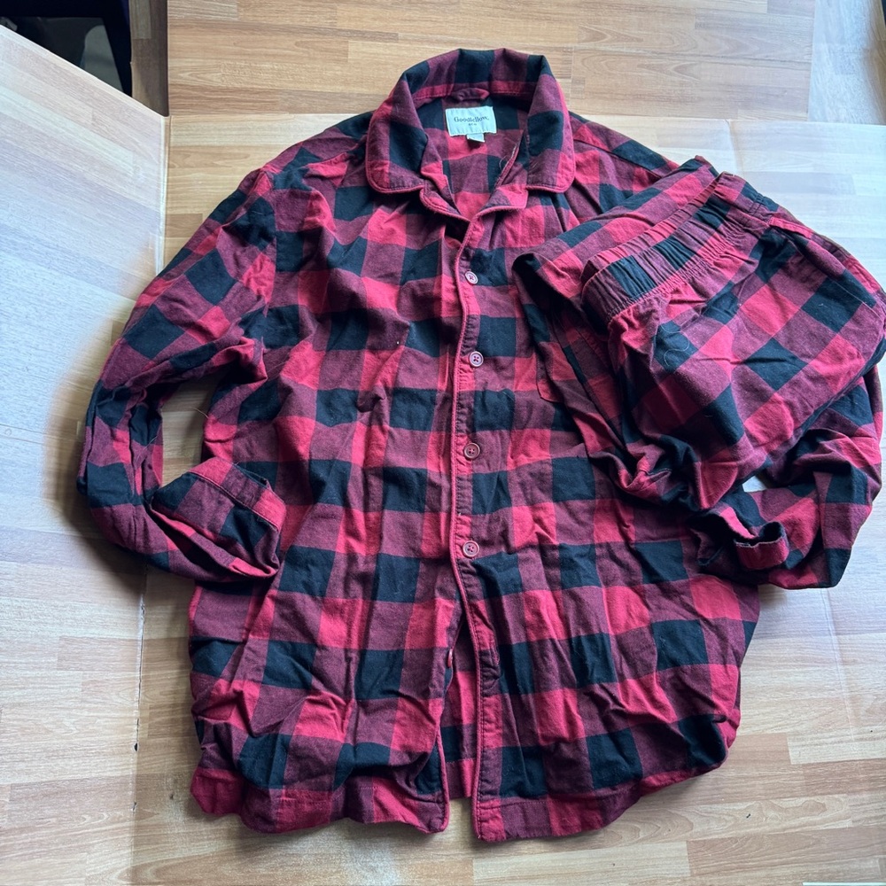 Good fellows red and black plaid men's Christmas holiday pjs size large